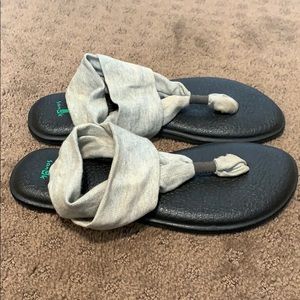 Women’s Sanuk yoga mat sandals